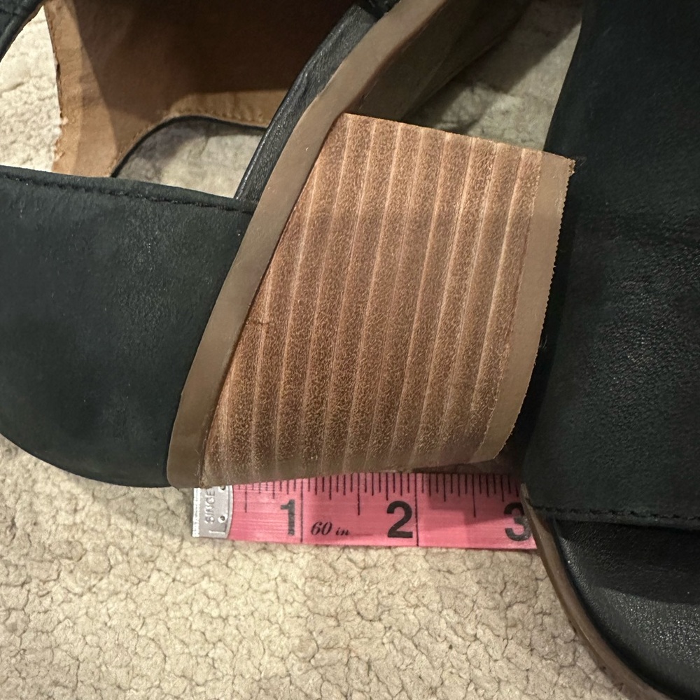 Black shoe with ankle strap and open toe - Picture 5 of 10